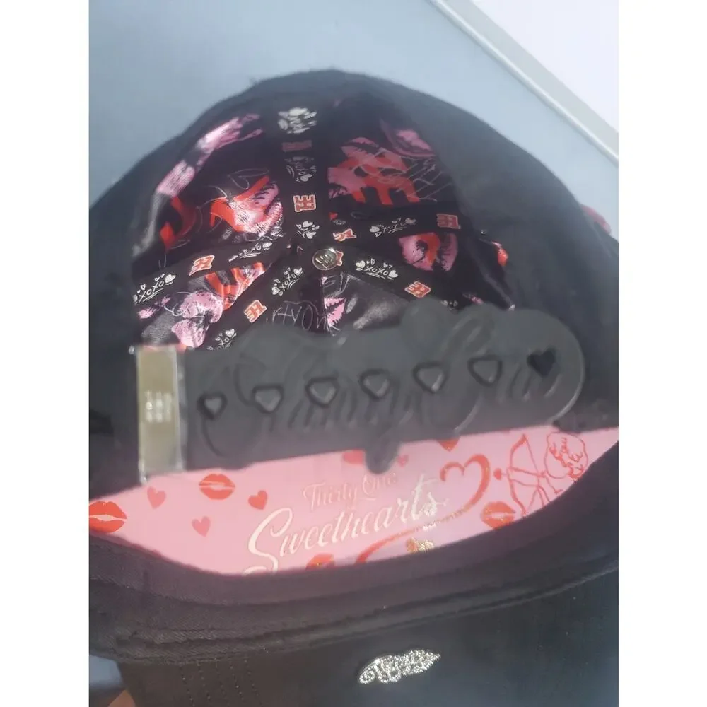 31 Hats Thirty One NY Lovestruck Snapback Hat Black Valentine Sweethearts New